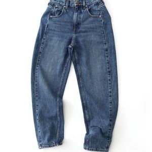 BDG High-Waisted Carrot Jean – Medium Wash